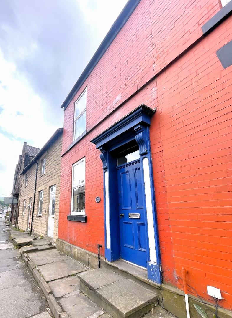 2 bedroom Terraced House SSTC
