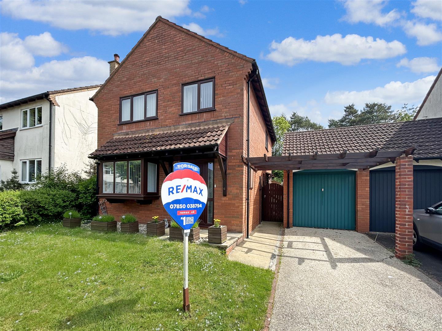 3 bedroom Detached House For Sale