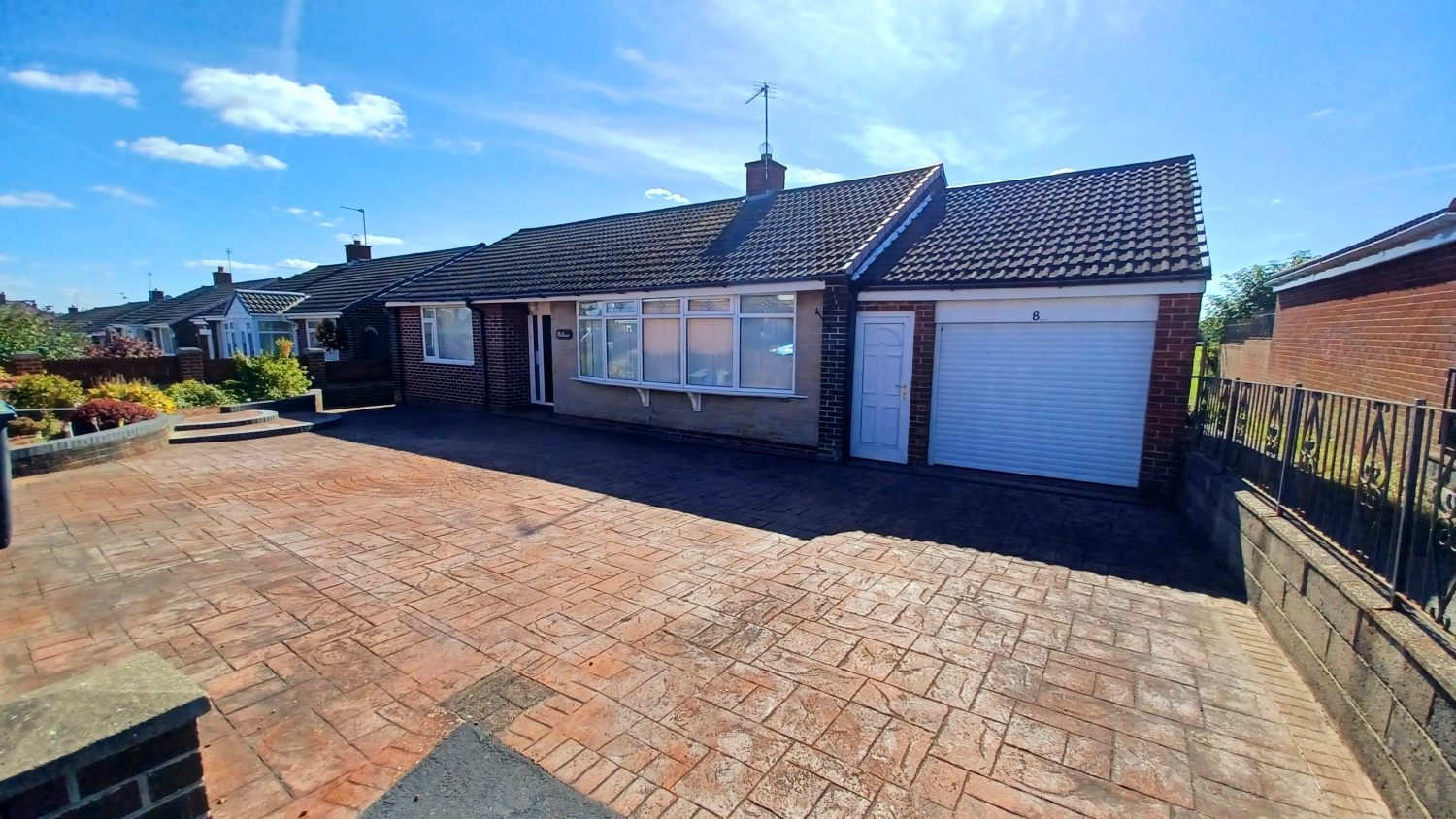 2 bedroom Detached For Sale