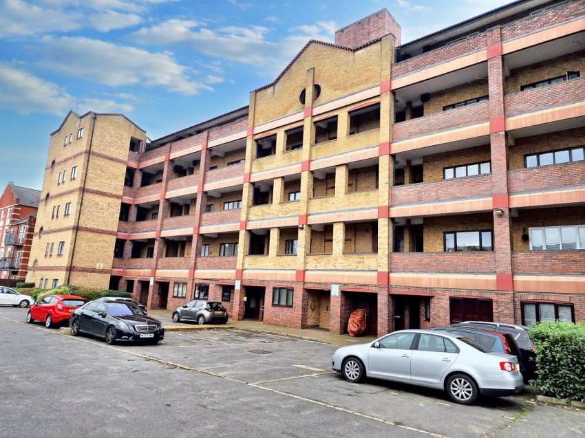 2 bedroom Apartment For Sale