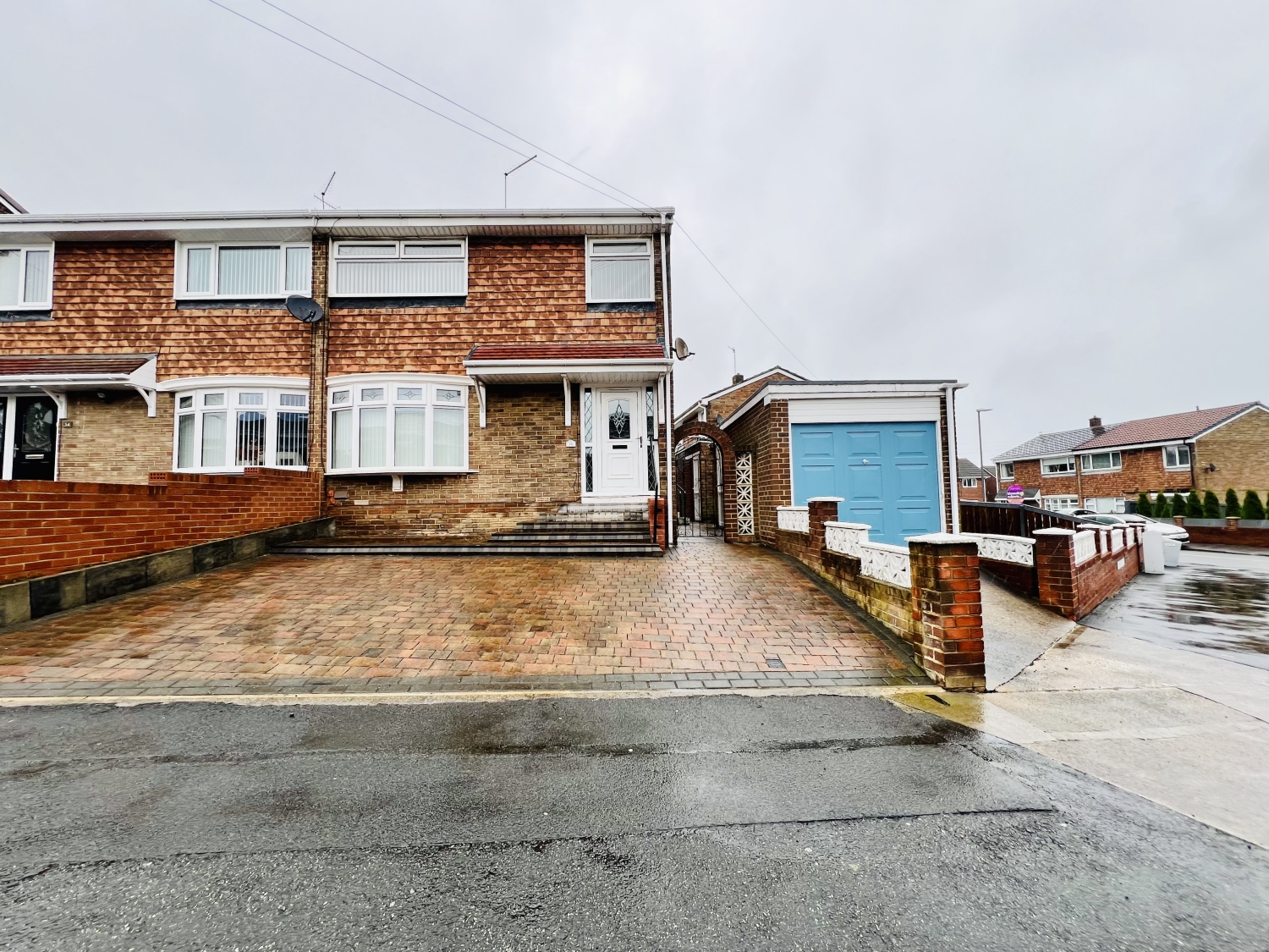 3 bedroom Semi-detached house SSTC