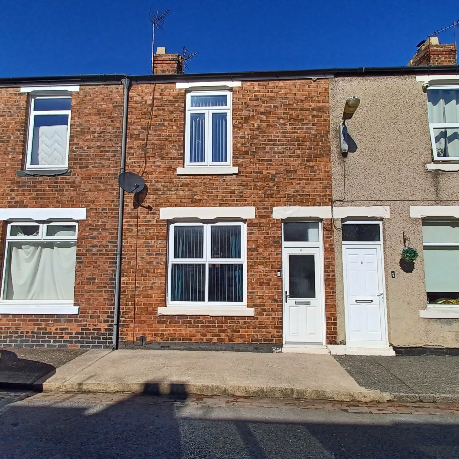 2 bedroom Terraced For Sale