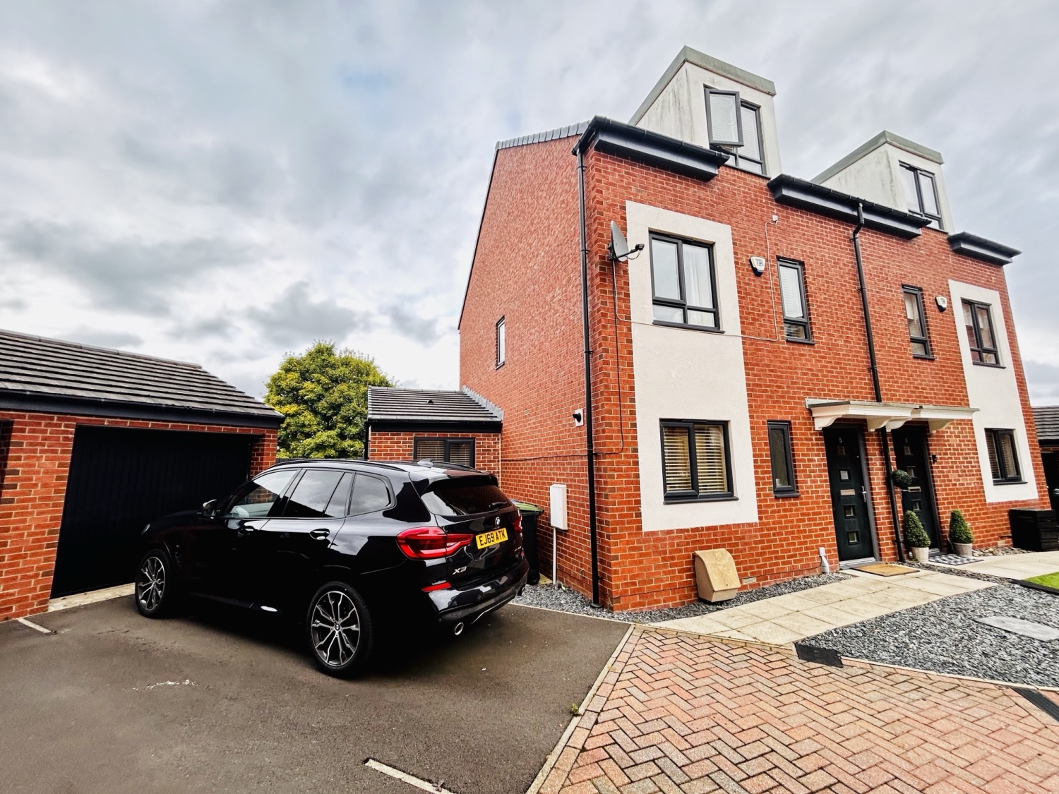 3 bedroom Semi-Detached Under Offer