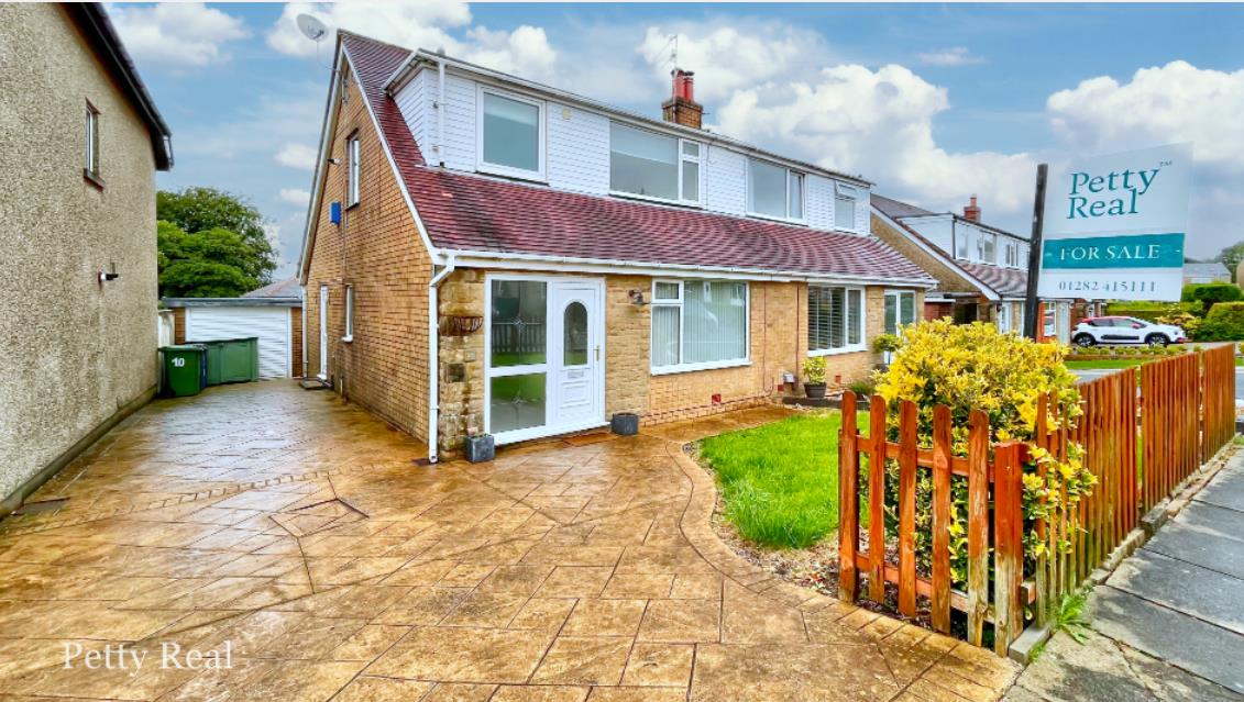 3 bedroom Semi-Detached For Sale