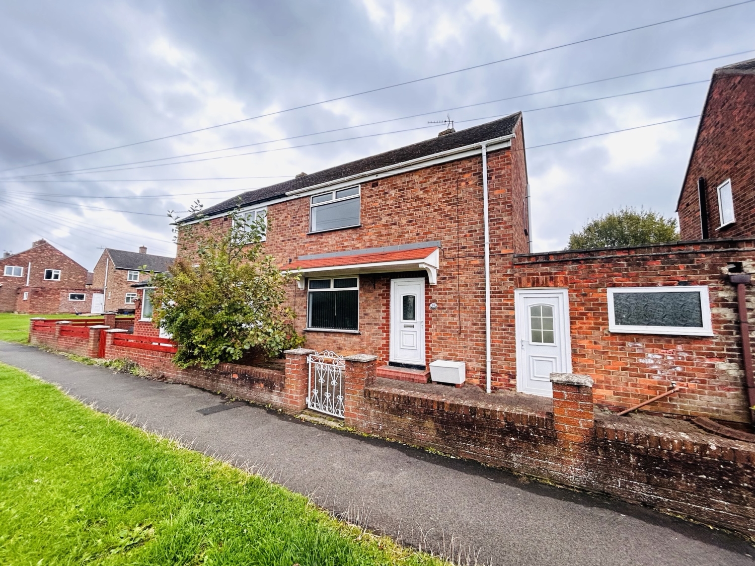 2 bedroom Semi-Detached For Sale