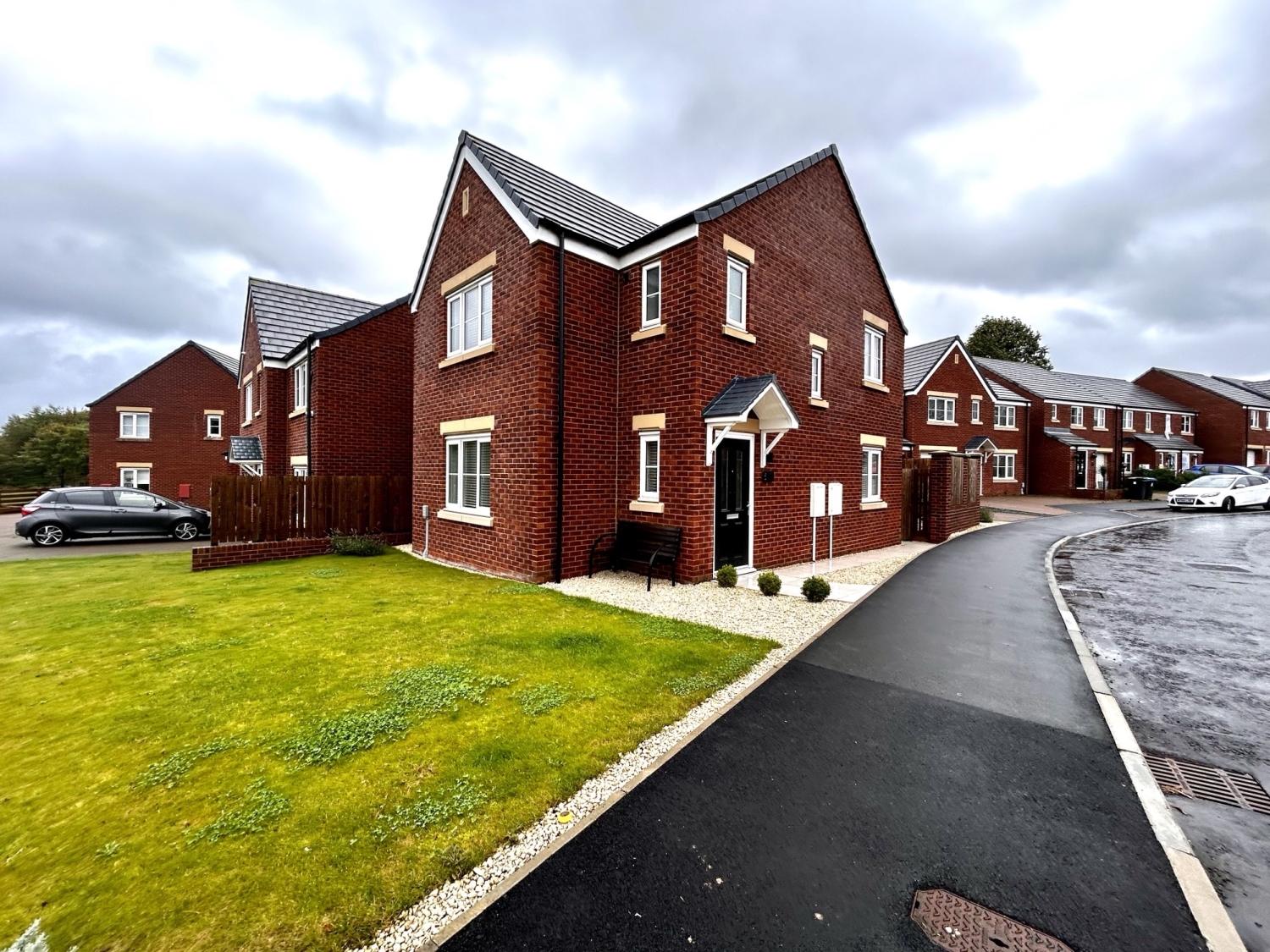 3 bedroom Detached Under Offer