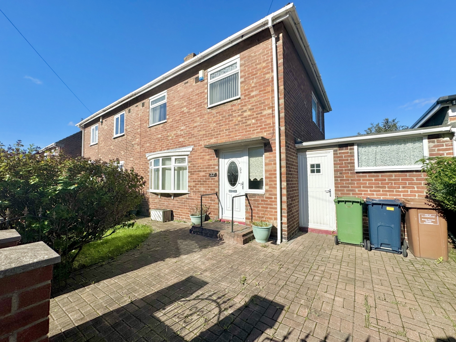 3 bedroom Semi-Detached Under Offer