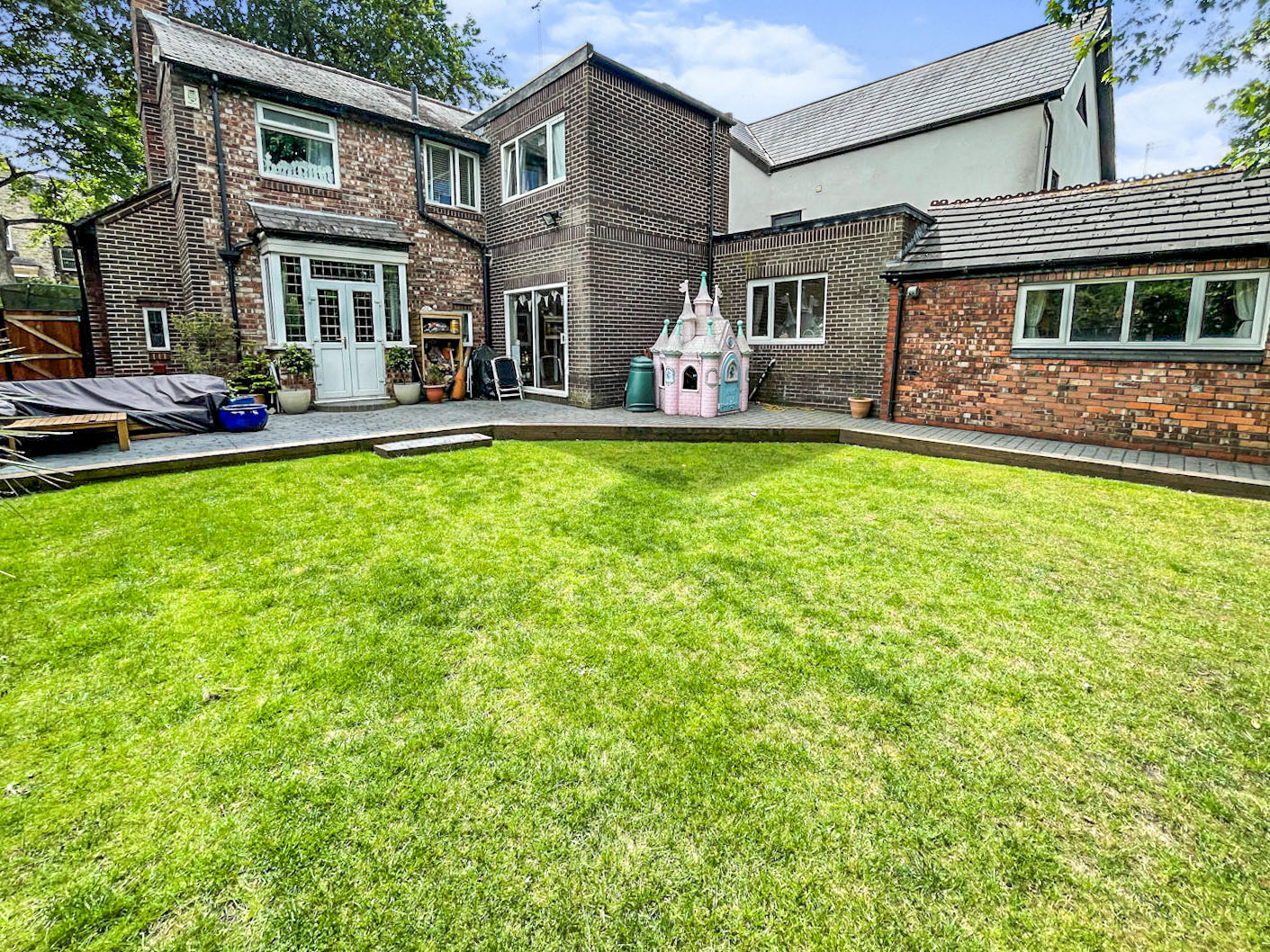 5 bedroom House (unspecified) For Sale