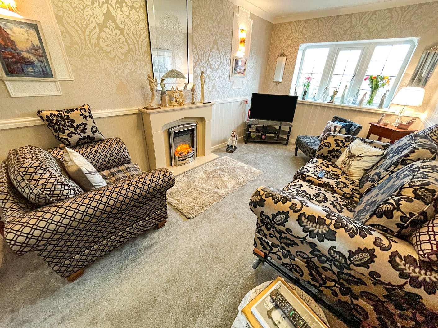2 bedroom Flat For Sale