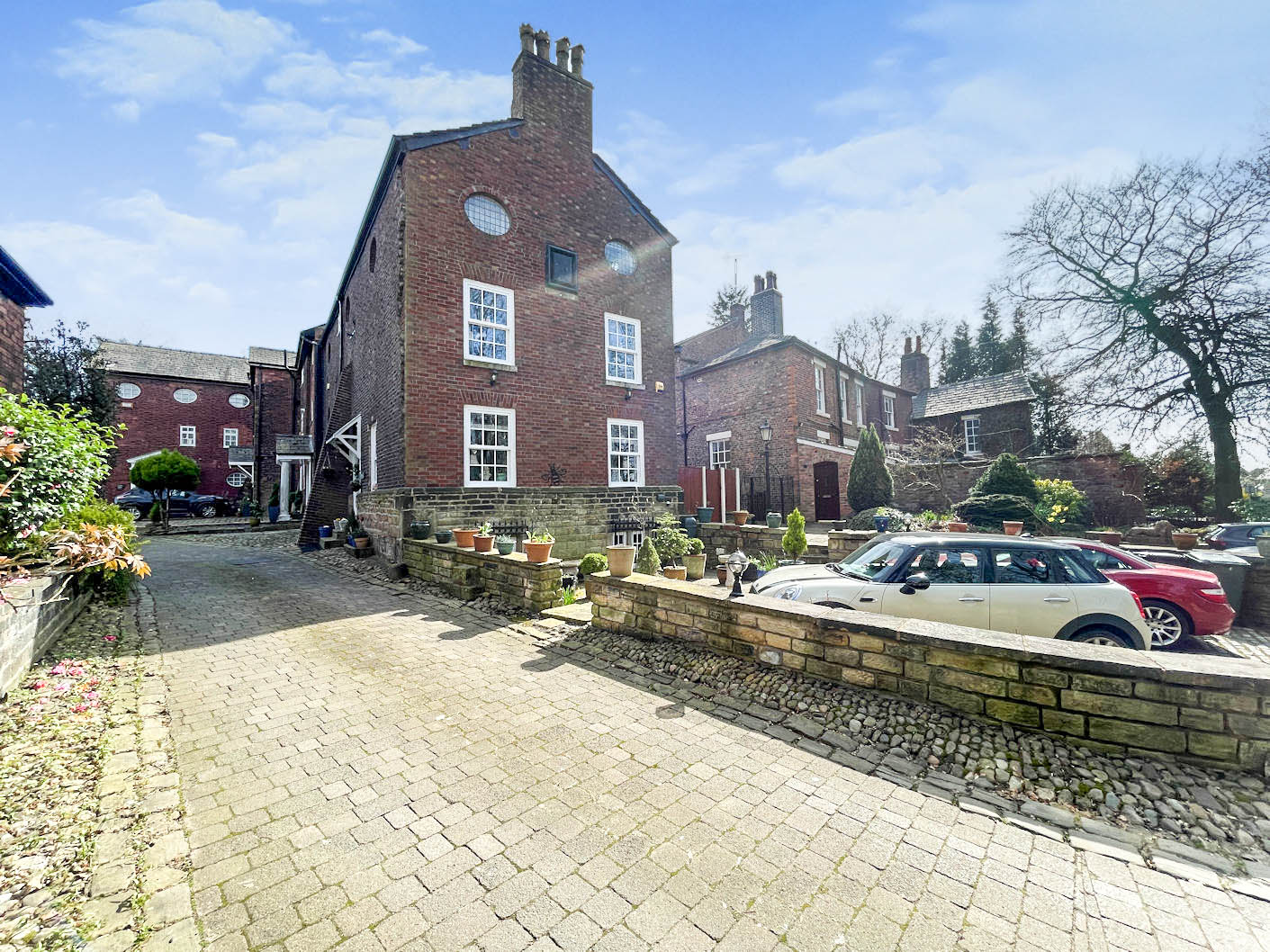 5 bedroom House For Sale