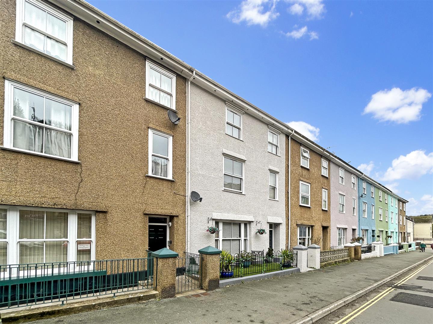 4 bedroom Terraced House For Sale