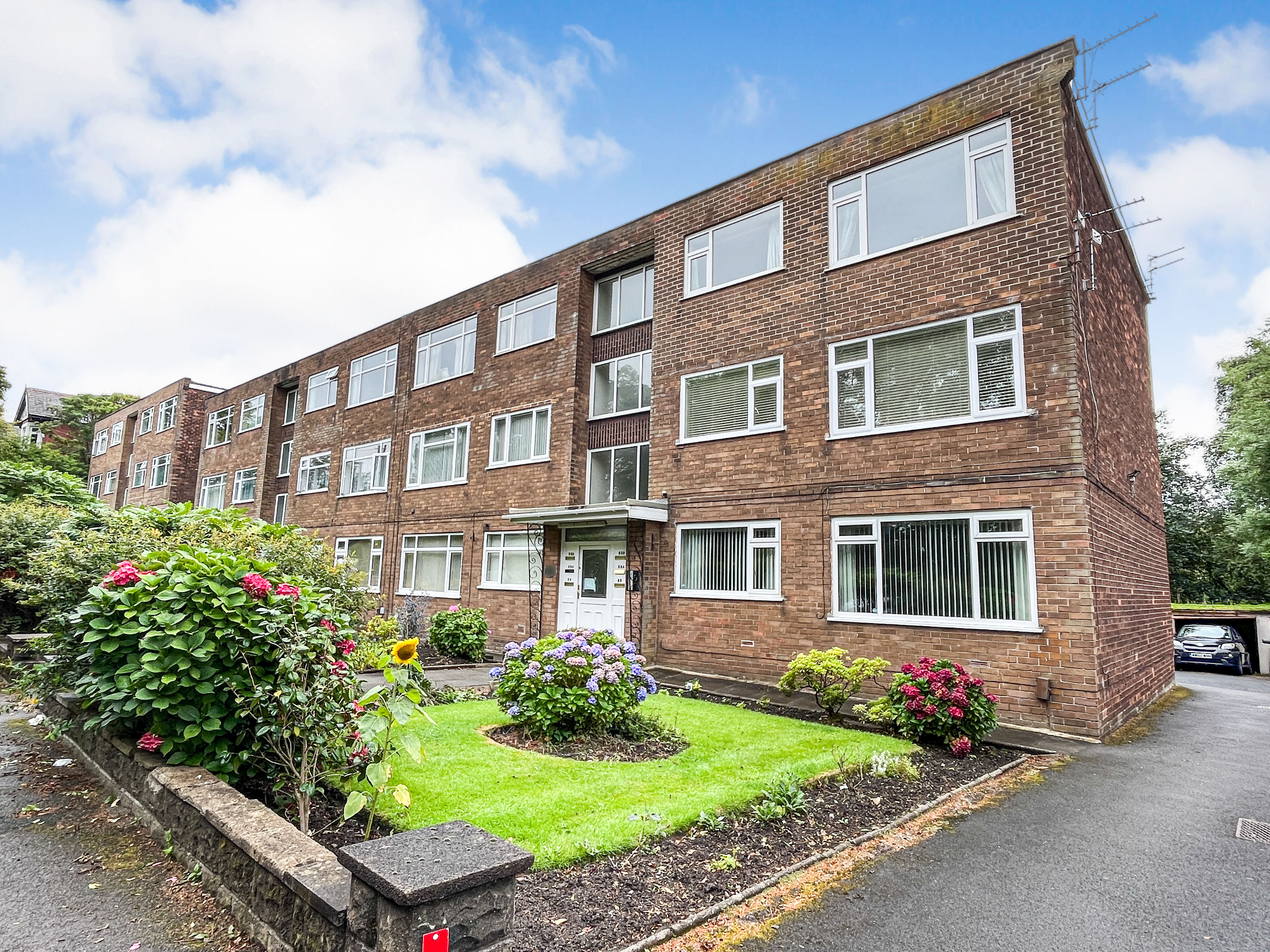 2 bedroom Flat SSTC