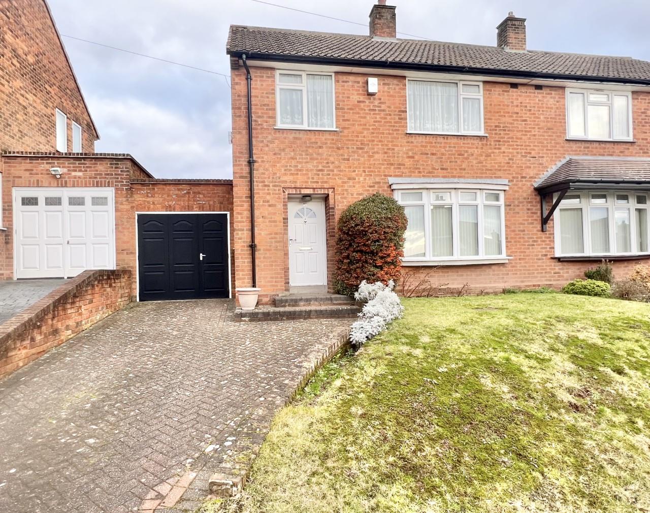 3 bedroom Semi-detached house Let