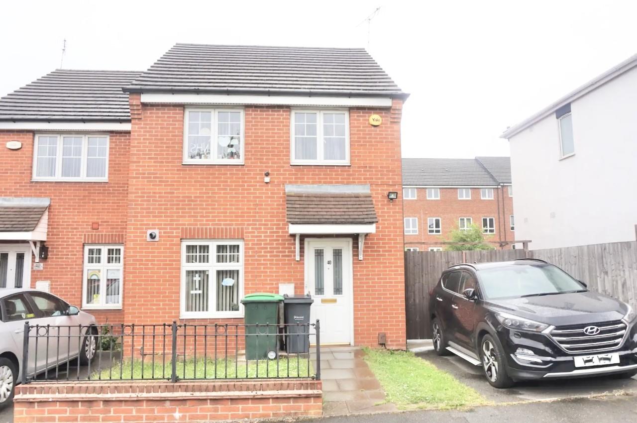 3 bedroom Semi-detached house Let