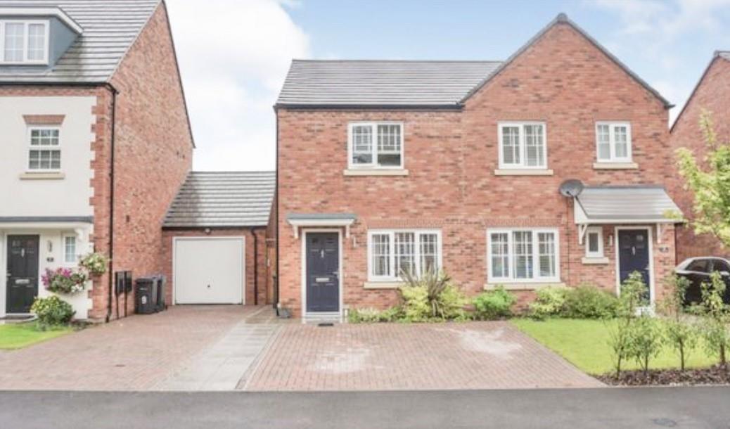 2 bedroom Semi-detached house Let