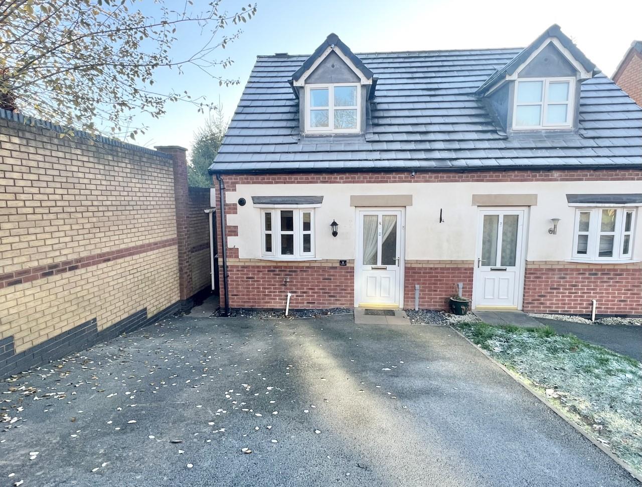 2 bedroom Semi-Detached House Let