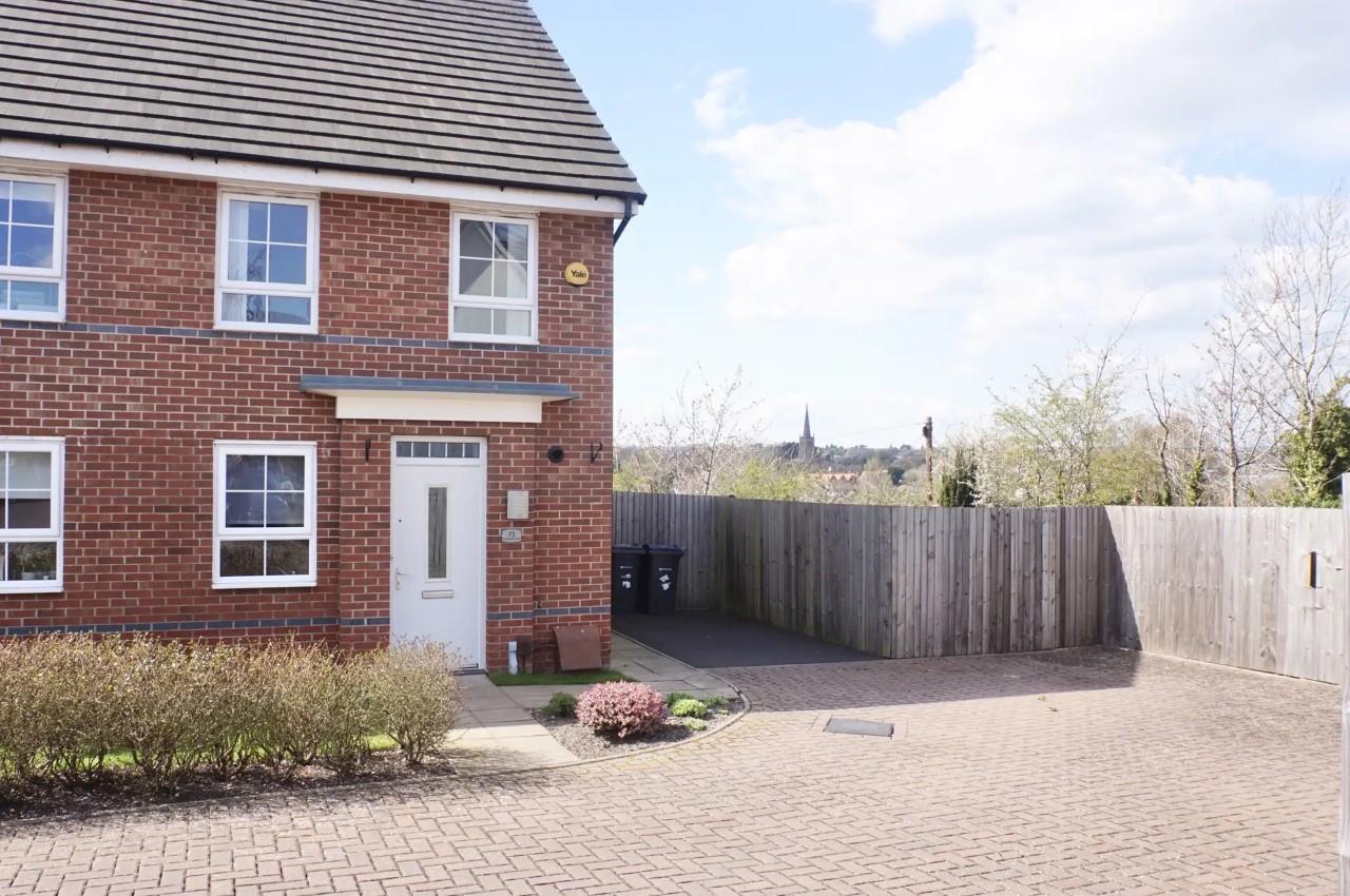 2 bedroom Semi-detached house Let