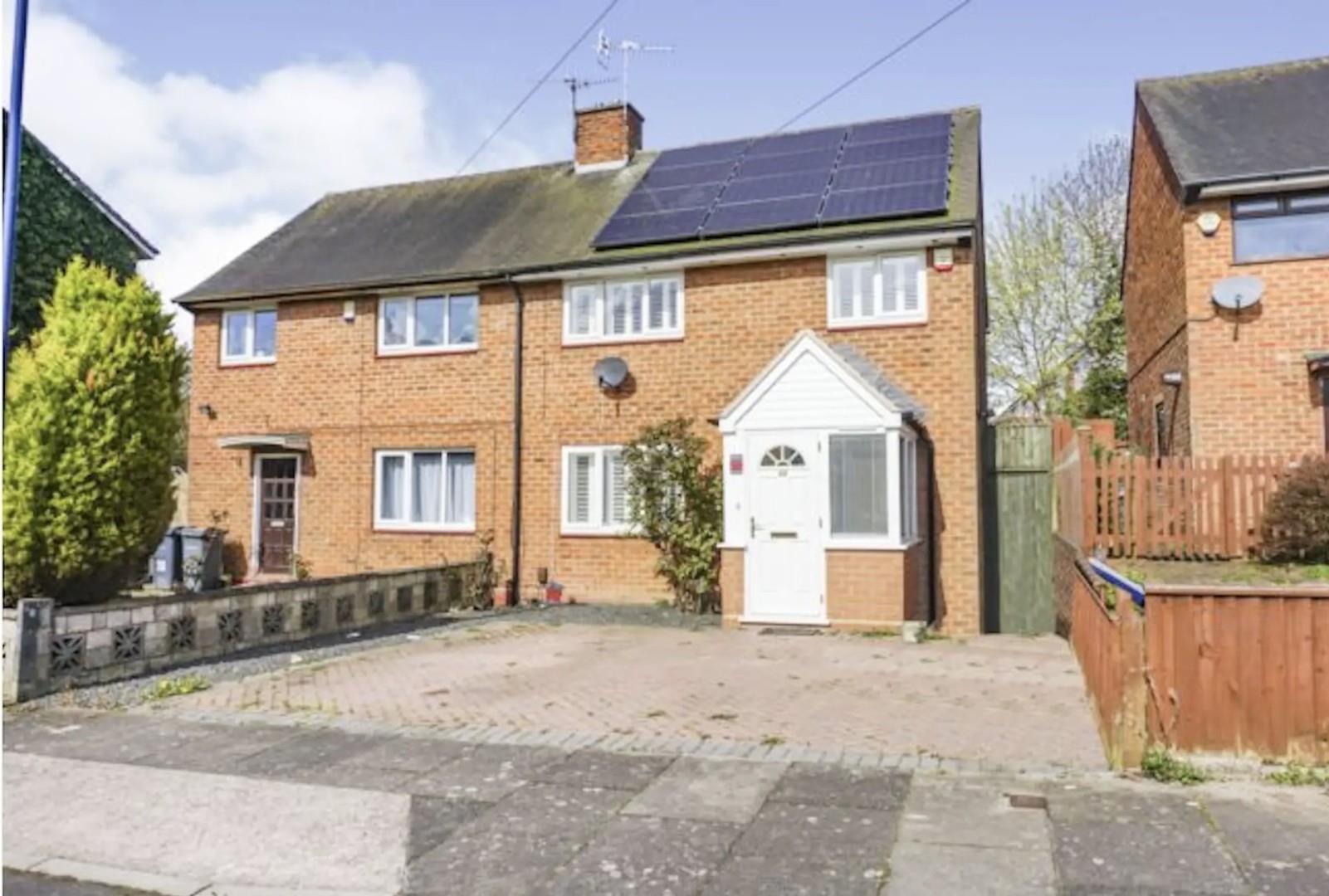 3 bedroom Semi-detached house Let