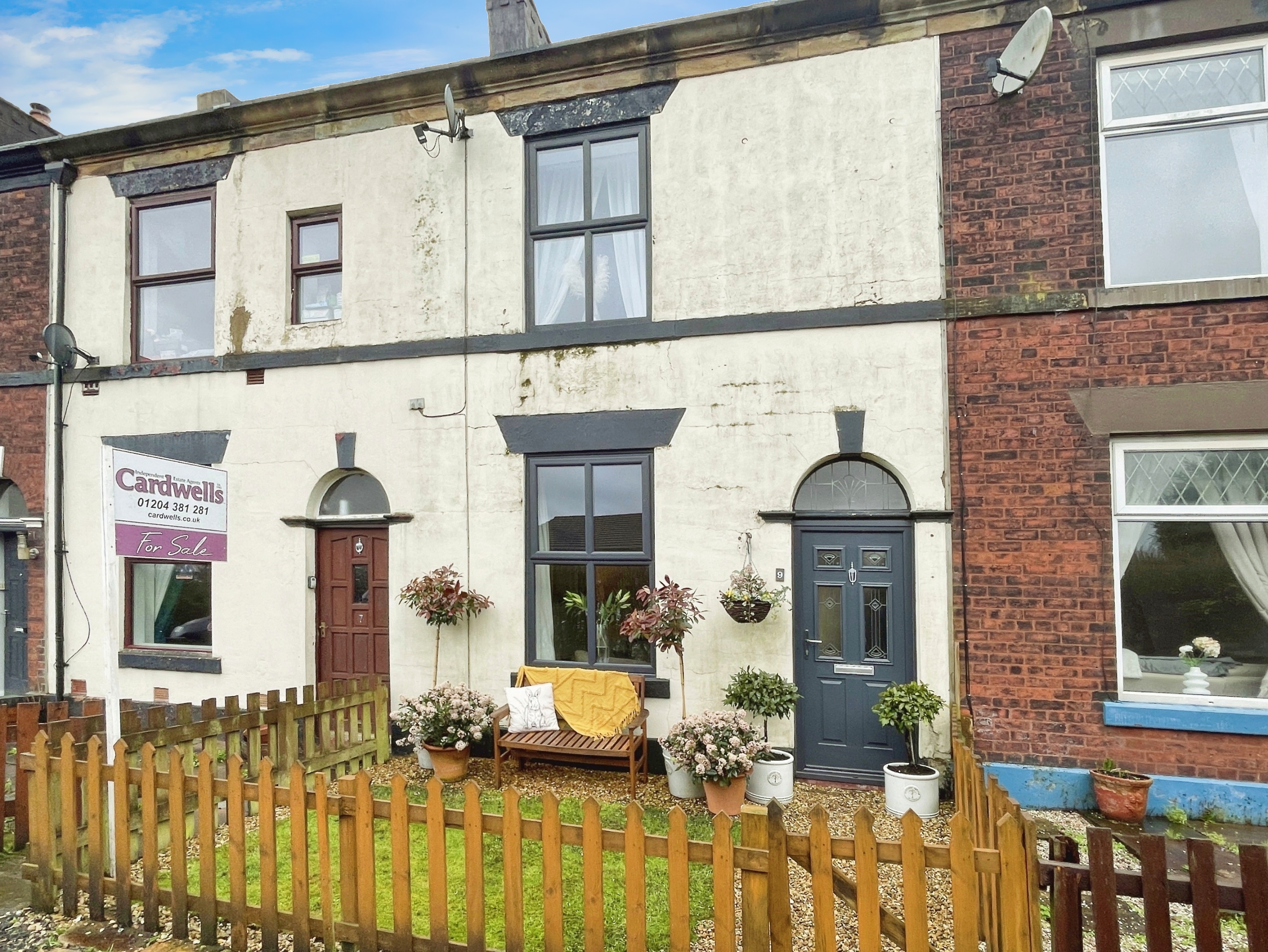 2 bedroom Cottage For Sale