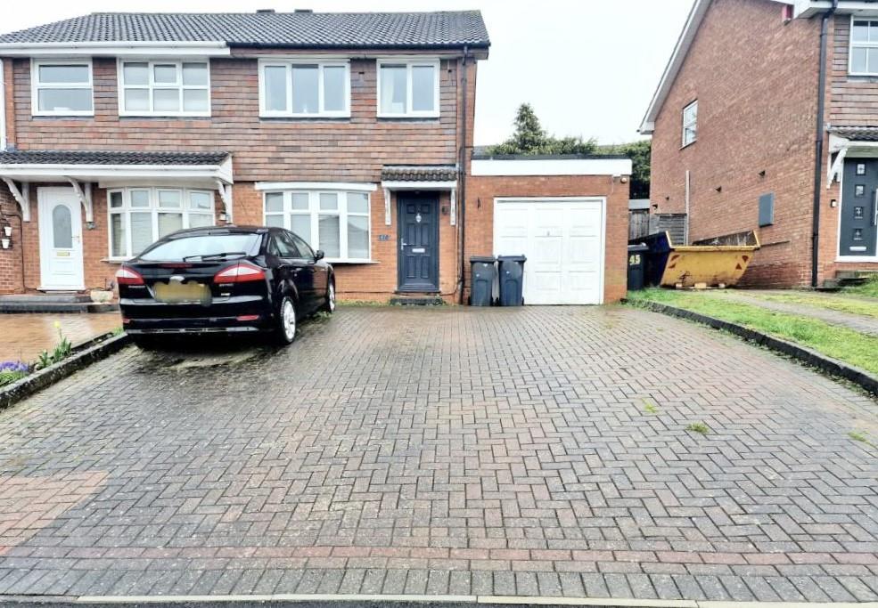 3 bedroom Semi-detached house Let