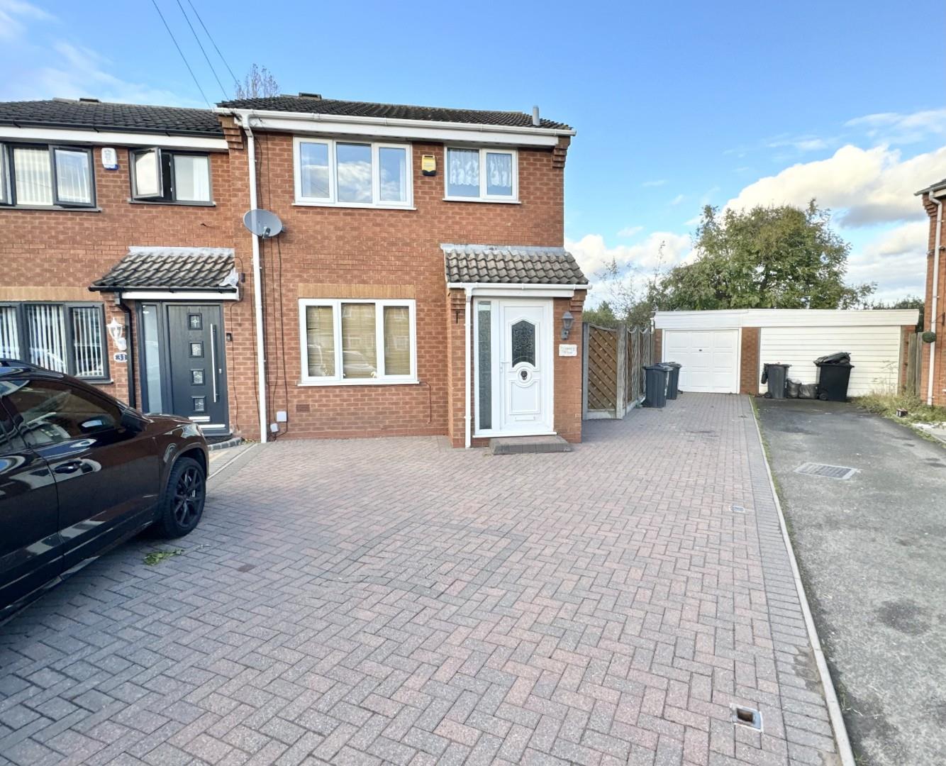 3 bedroom Semi-detached house Let