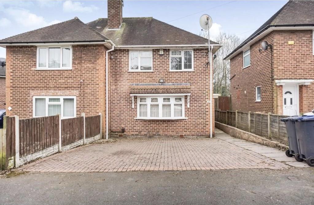 3 bedroom Semi-detached house Let