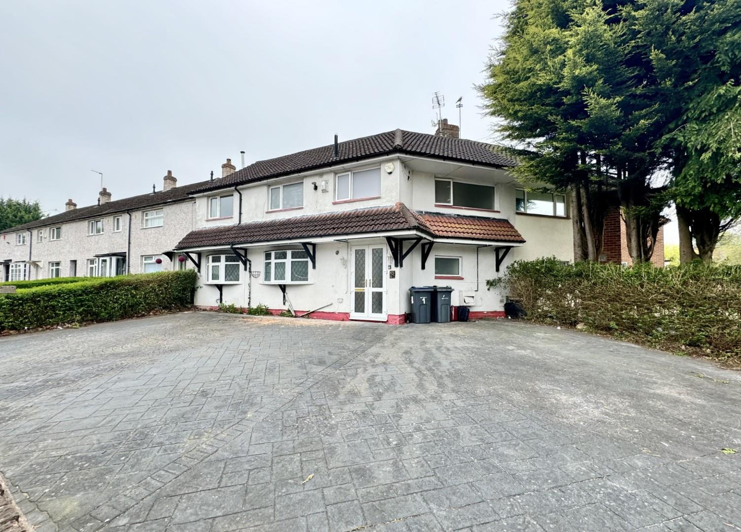 4 bedroom Semi-detached house Let