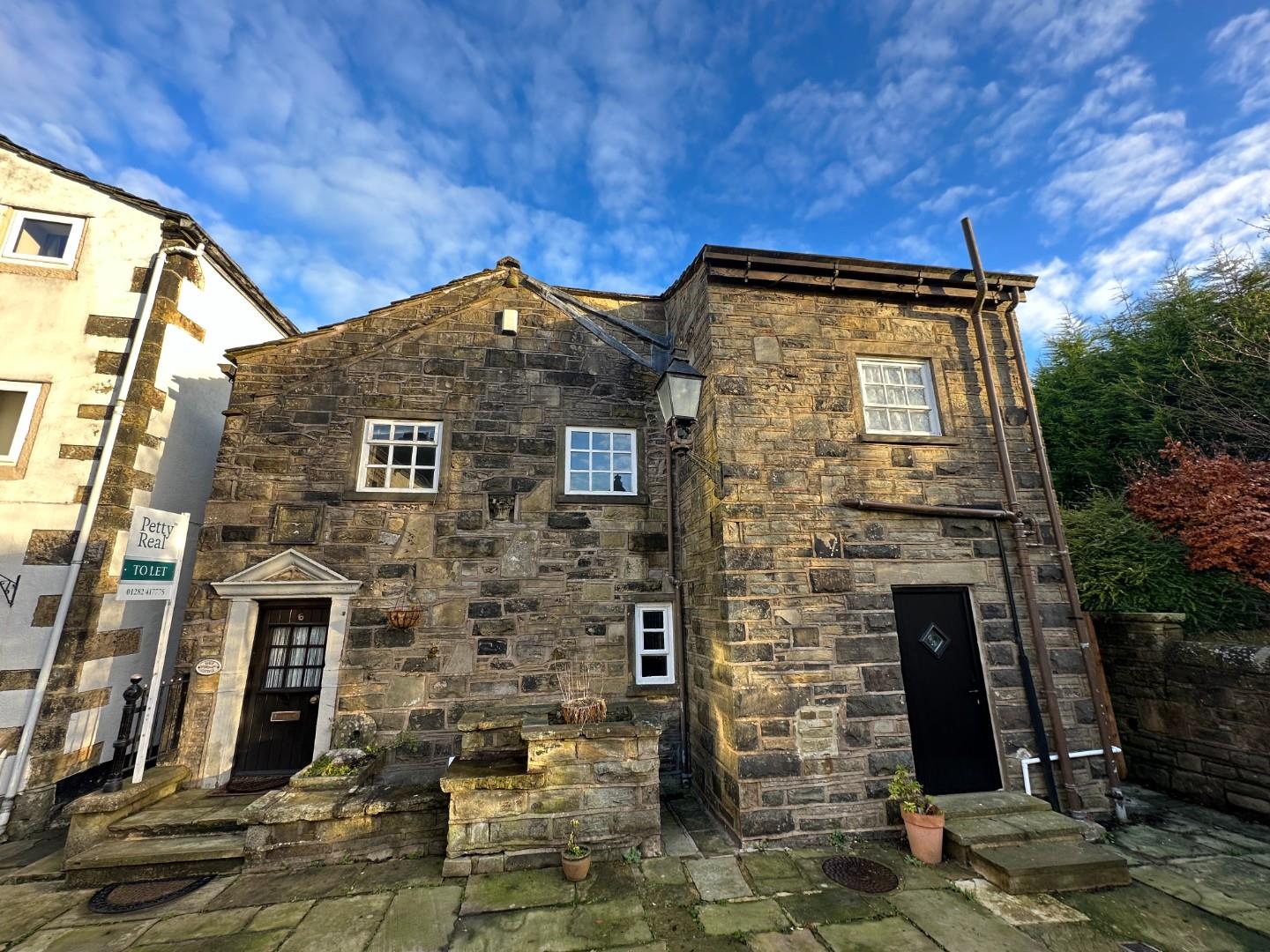 2 bedroom Cottage Let Agreed
