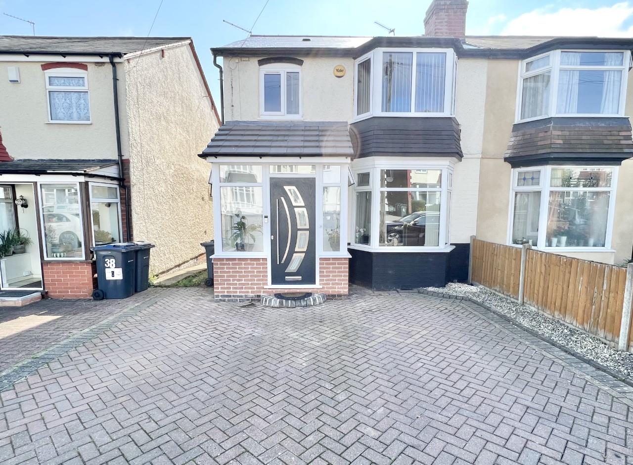 3 bedroom Semi-detached house Let