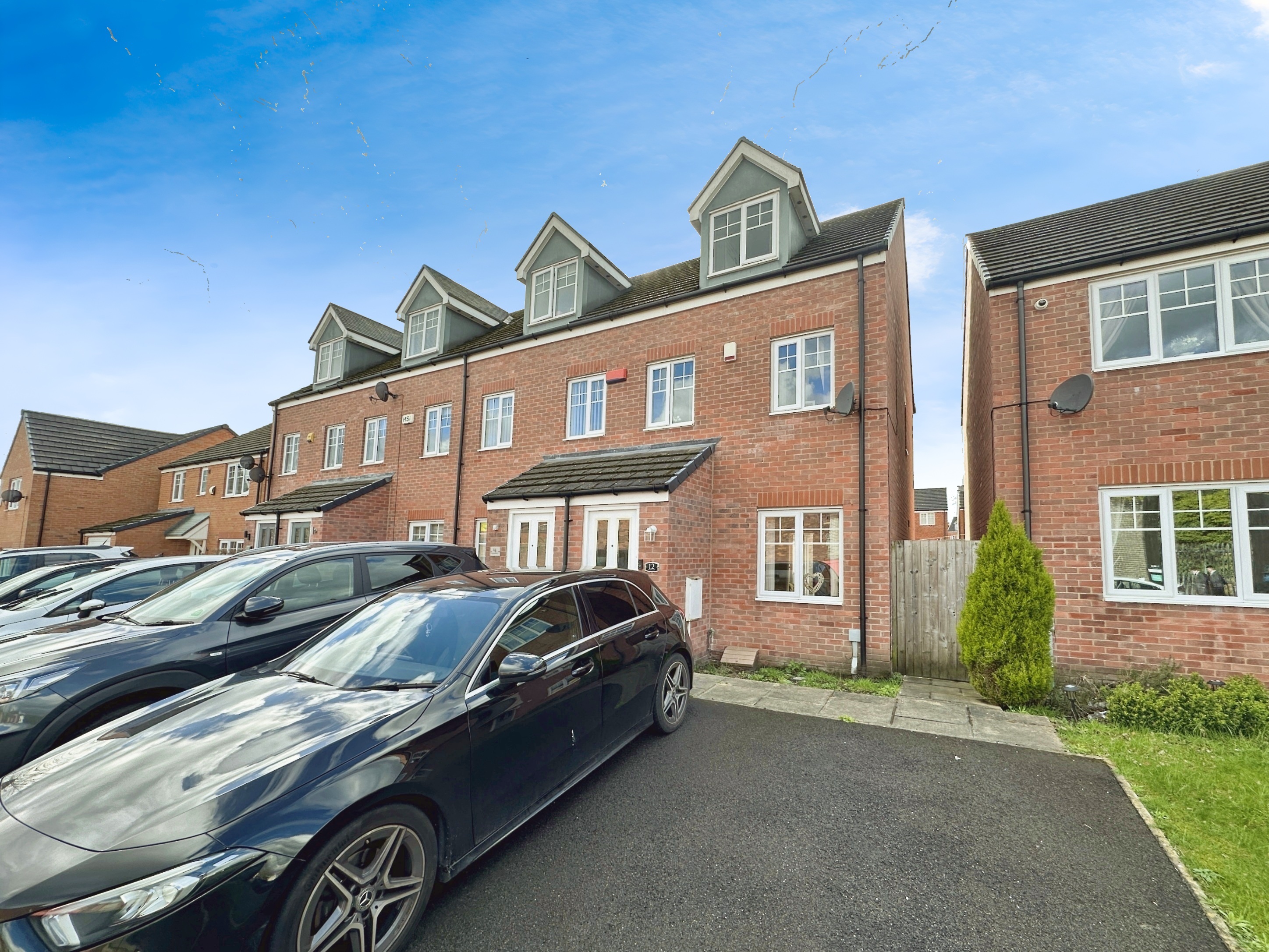 3 bedroom House For Sale