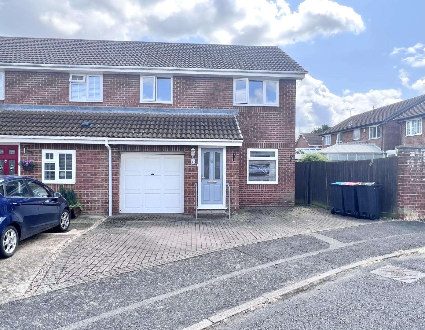 3 bedroom Semi-Detached House Let
