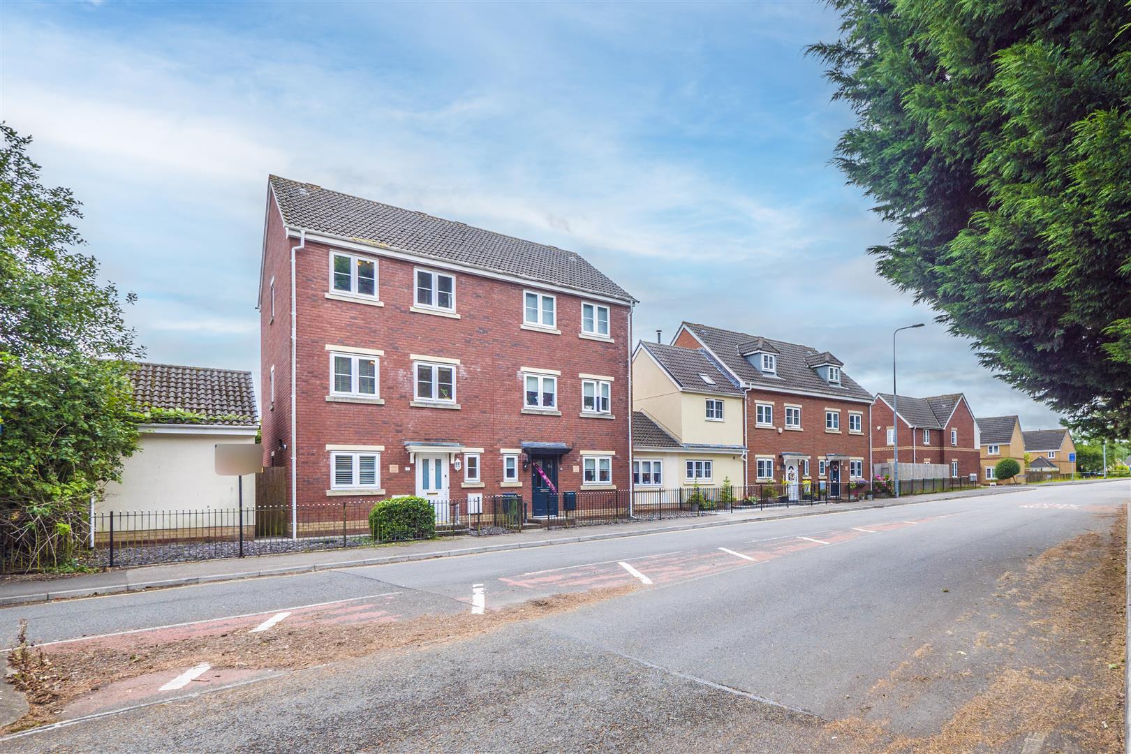 4 bedroom Semi-Detached House For Sale