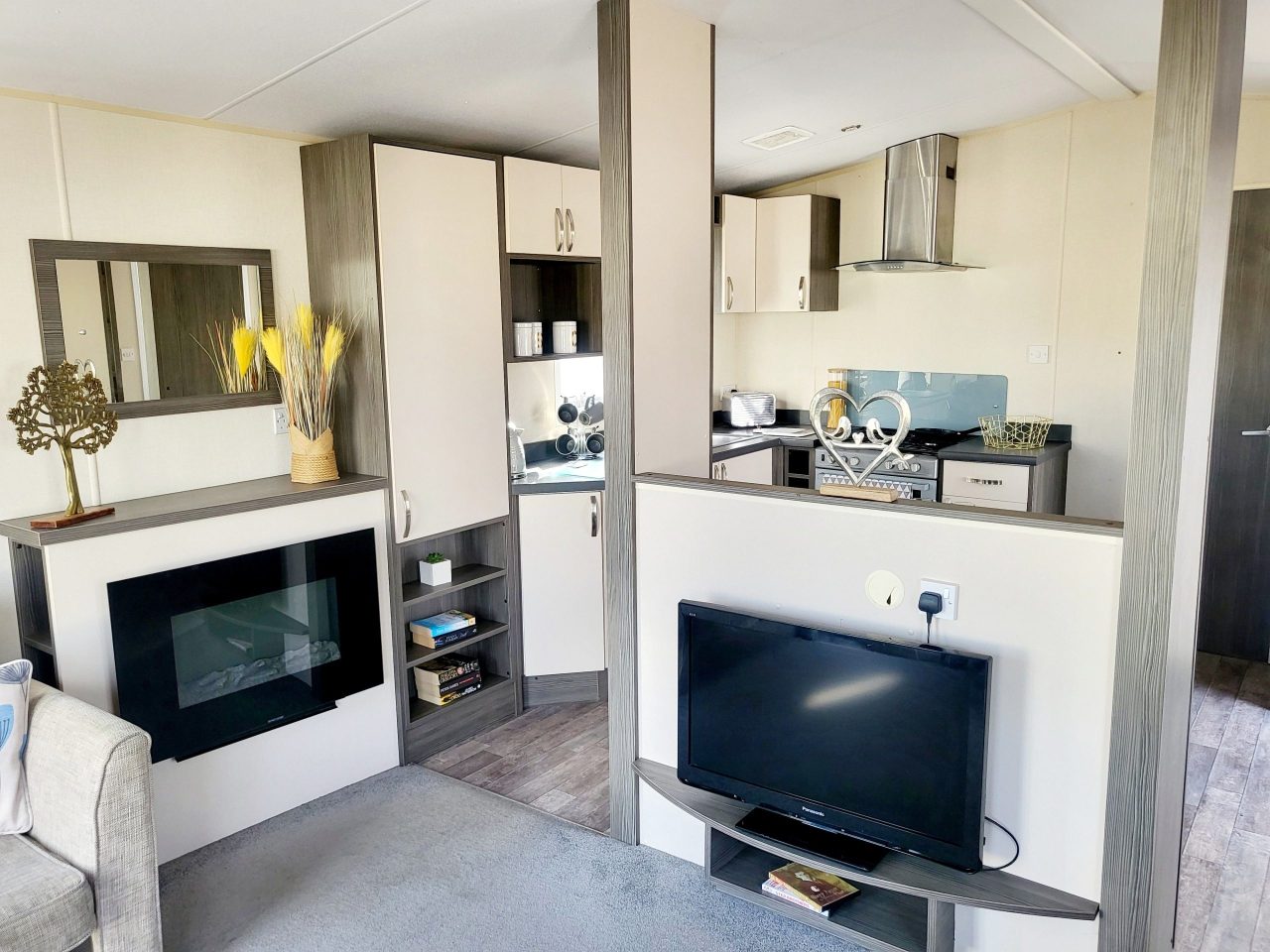 2 bedroom Static Home For Sale