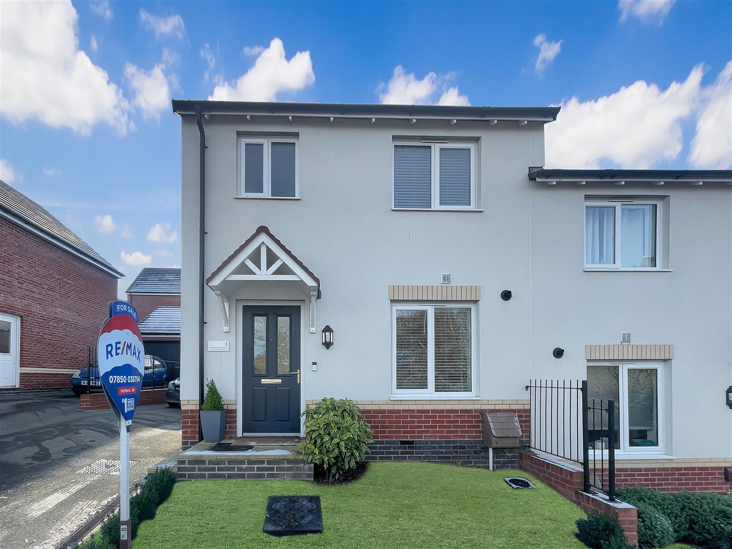 3 bedroom Semi-Detached House For Sale