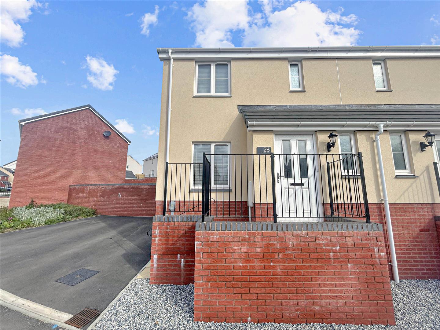 3 bedroom Semi-detached house SSTC