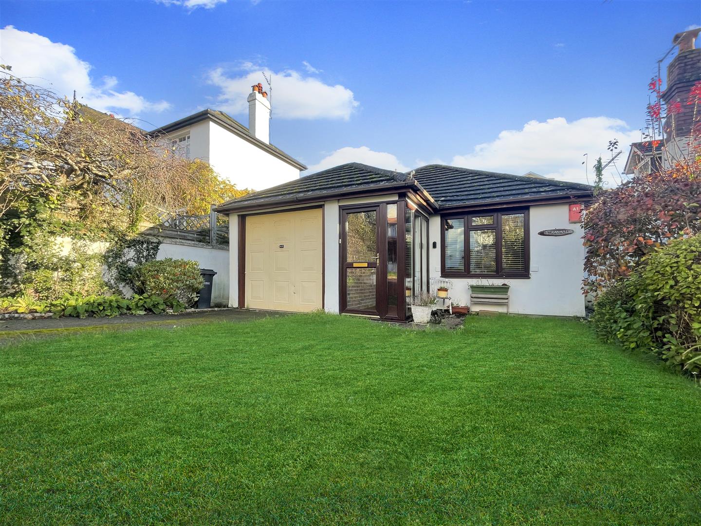2 bedroom Detached House For Sale