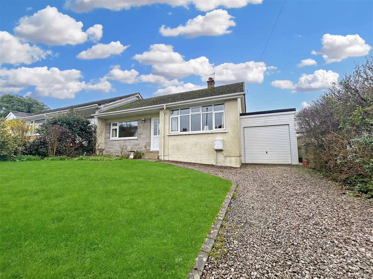 2 bedroom Semi-Detached House For Sale