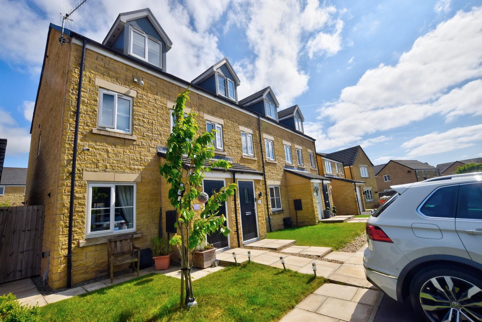 3 bedroom Townhouse SSTC