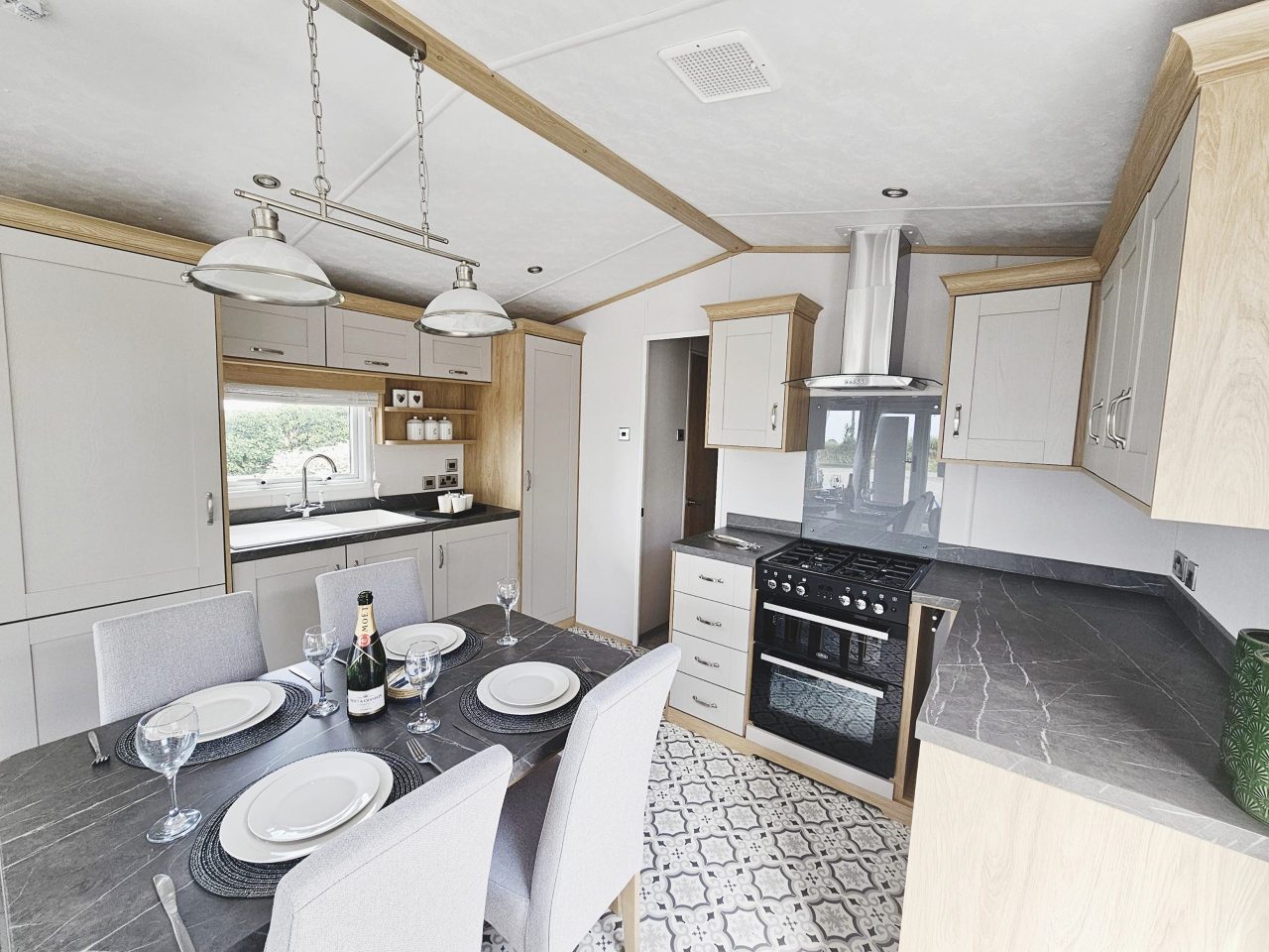 2 bedroom Static Home For Sale