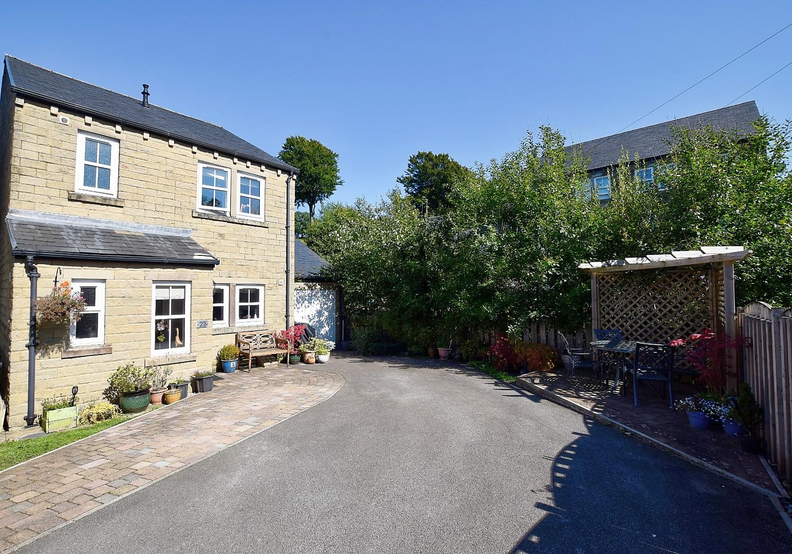 3 bedroom Detached Under Offer