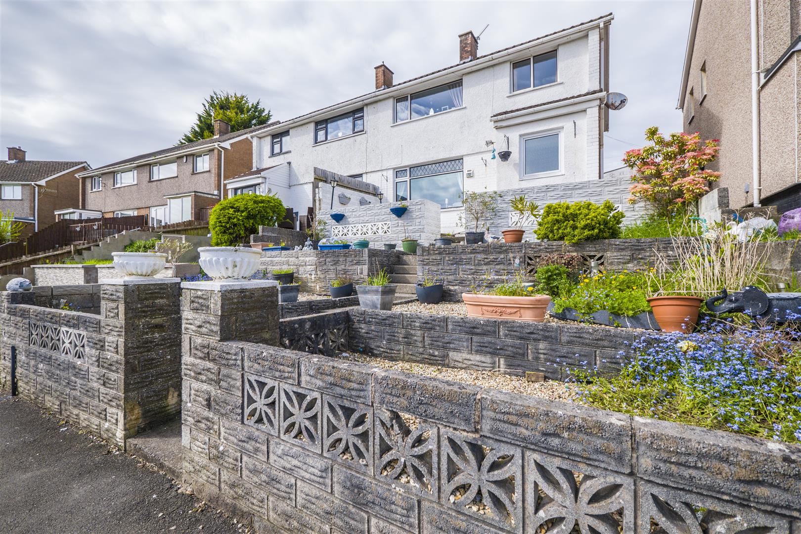 4 bedroom Semi-Detached House SSTC
