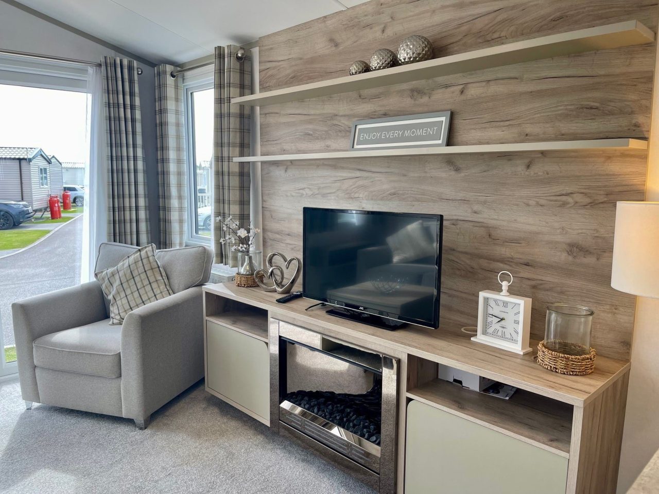 2 bedroom Static Home For Sale