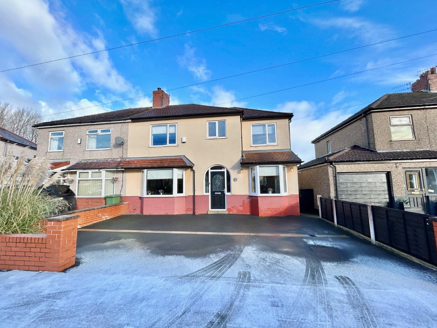 3 bedroom Semi-Detached For Sale