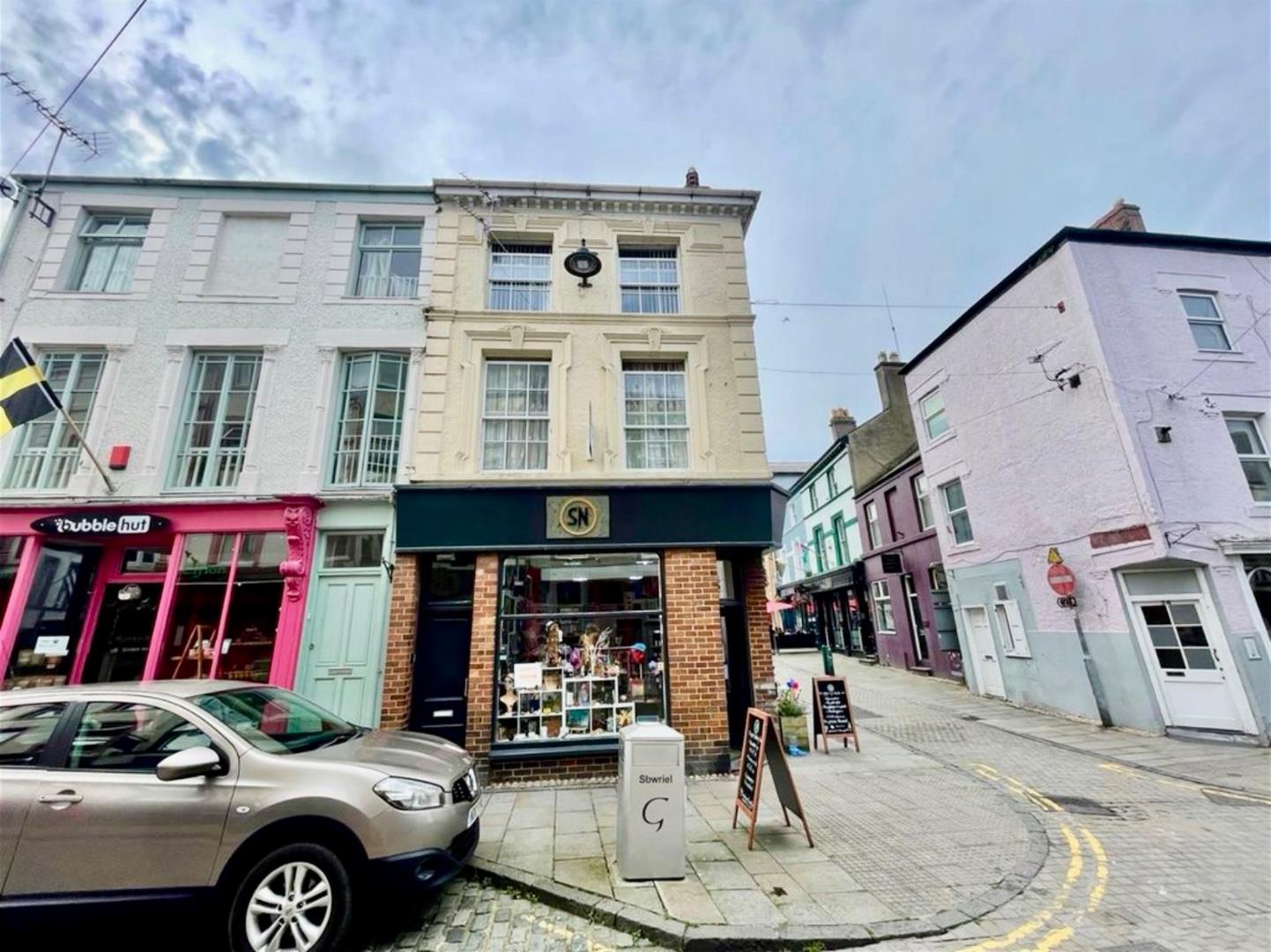 4 bedroom Apartment For Sale