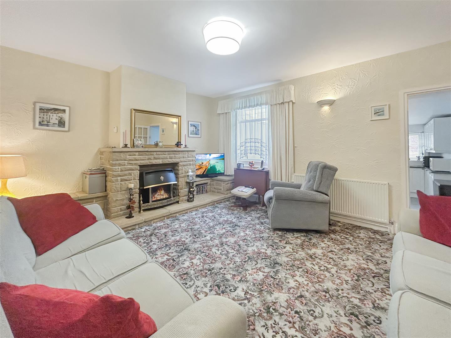 2 bedroom Terraced House SSTC