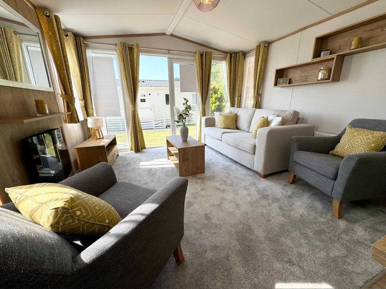 2 bedroom Static Home For Sale
