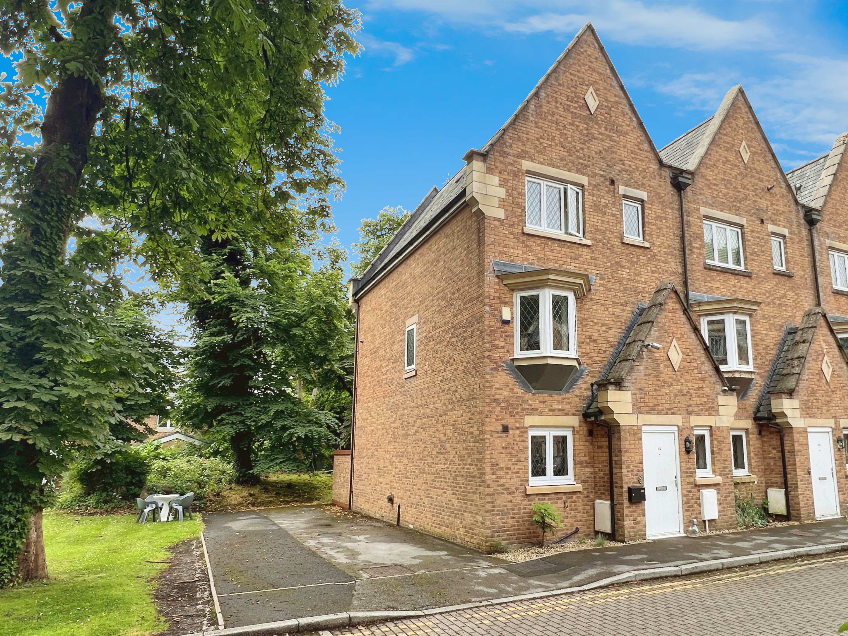 4 bedroom House For Sale