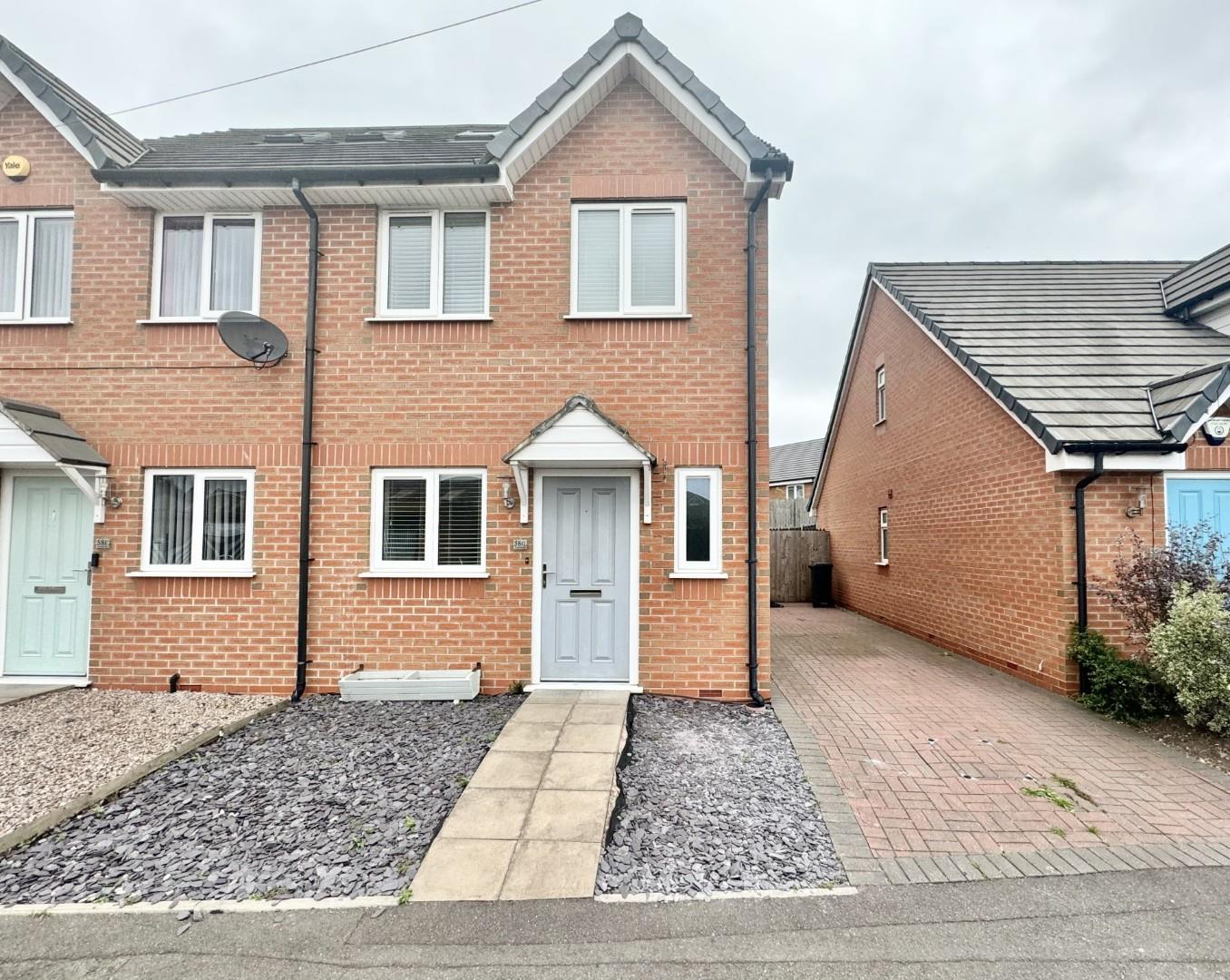 3 bedroom Semi-detached house Let