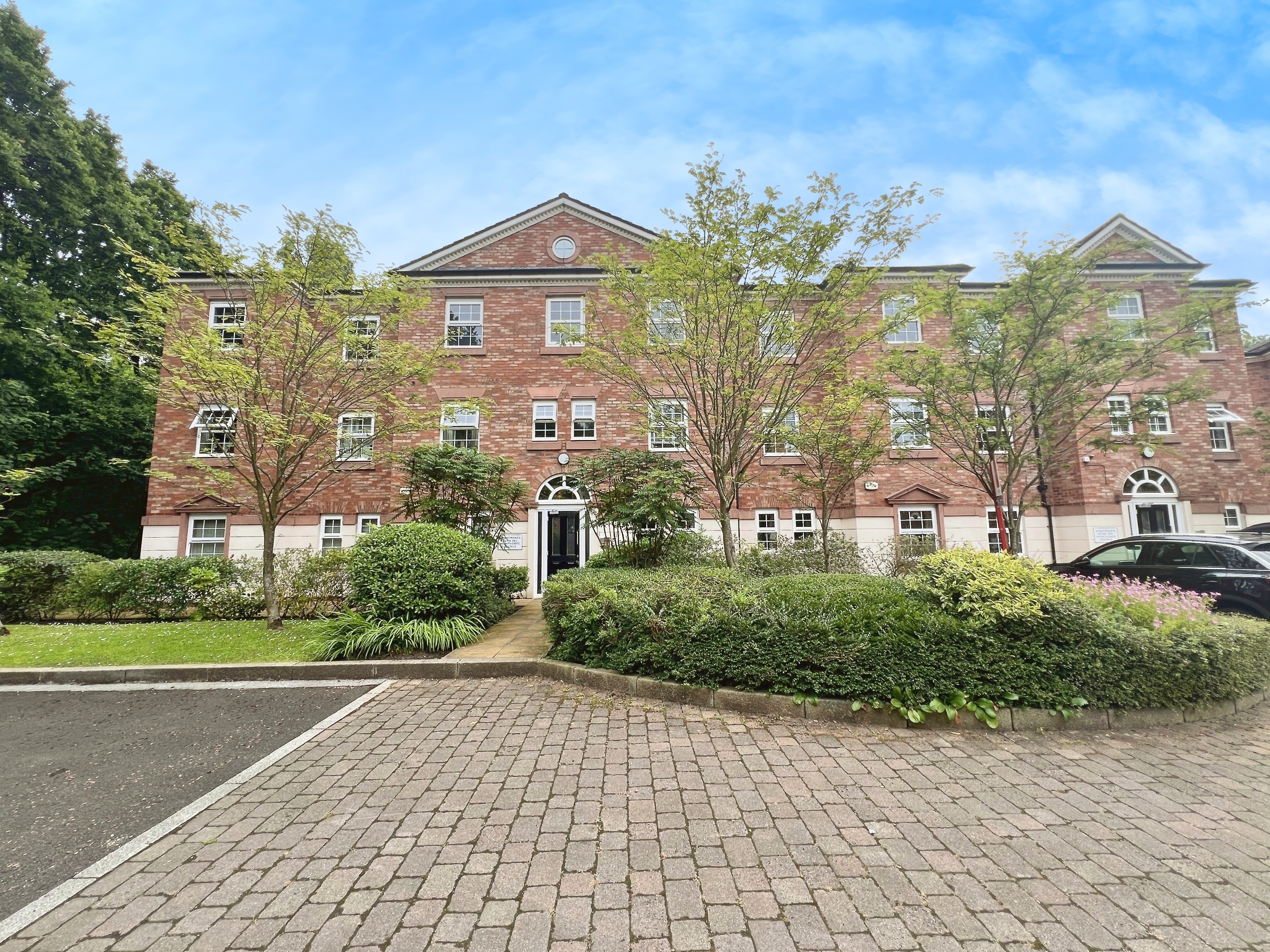 2 bedroom Flat SSTC