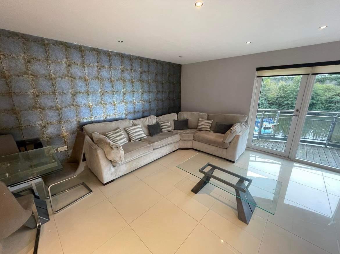 3 bedroom Apartment Let